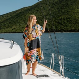 Nomadix Changing Poncho - Hula Multi Thumbnail}