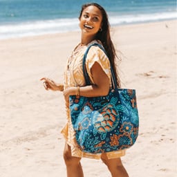 Beach Tote Thumbnail}