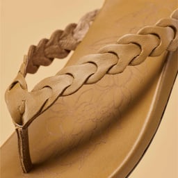 Olukai Lei Sandal Thumbnail}